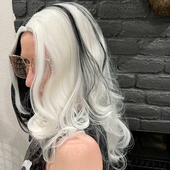 Black & white wig 🖤Two-Tone Long Wavy Villainess Wig Leg Avenue - Picture 8 of 10